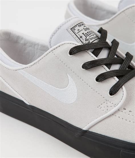 nike skateboarding shoes.